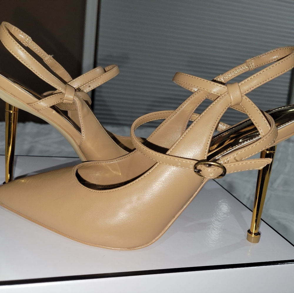 Women Staton Pointed GUESS Shoes 8.5 Tan